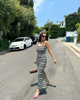 Anushka Sen feet photo thumbnail