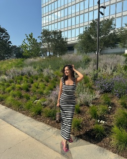 Anushka Sen feet photo thumbnail