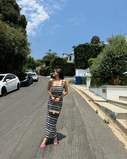 Anushka Sen feet photo thumbnail