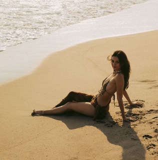 Victoria Justice feet photo thumbnail