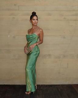 Rocsi Diaz feet photo thumbnail