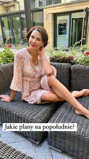 Anna Popek feet photo thumbnail