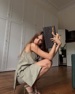 Xenia Tchoumitcheva feet photo thumbnail