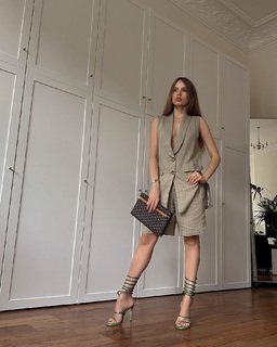 Xenia Tchoumitcheva feet photo thumbnail