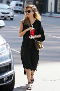 Jessica Alba feet photo thumbnail