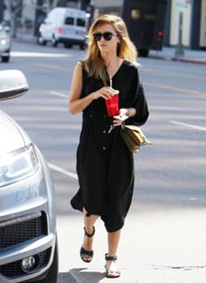 Jessica Alba feet photo thumbnail