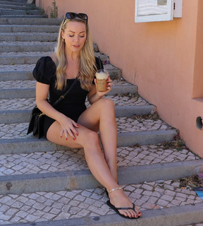 Gabrielle Taylor feet photo thumbnail