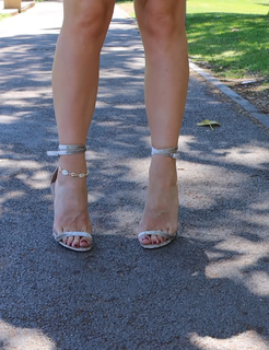 Gabrielle Taylor feet photo thumbnail