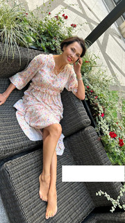 Anna Popek feet photo thumbnail