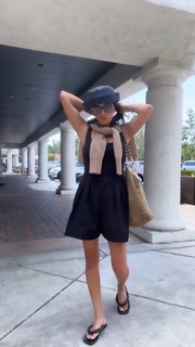 Erin Lim feet photo thumbnail
