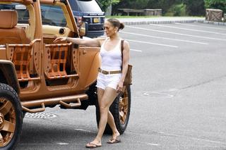 Jennifer Lopez feet photo thumbnail