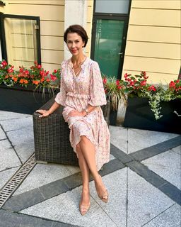 Anna Popek feet photo thumbnail