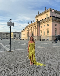Lola Weippert feet photo thumbnail
