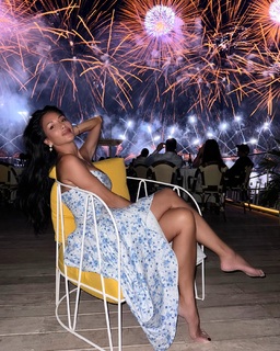 Nicole Scherzinger feet photo thumbnail