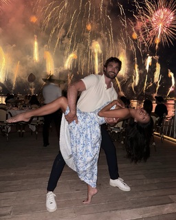 Nicole Scherzinger feet photo thumbnail