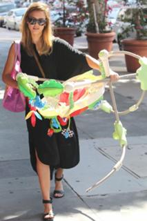 Jessica Alba feet photo thumbnail