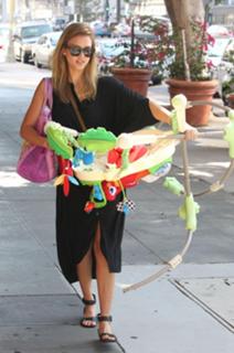 Jessica Alba feet photo thumbnail