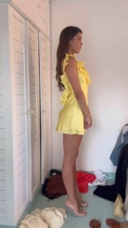 Iris Mittenaere feet photo thumbnail