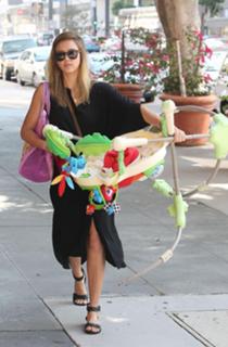 Jessica Alba feet photo thumbnail
