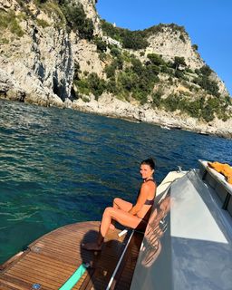 Danica Patrick feet photo thumbnail