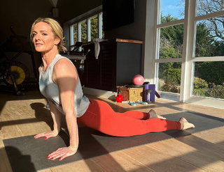 Gabby Logan feet photo 2