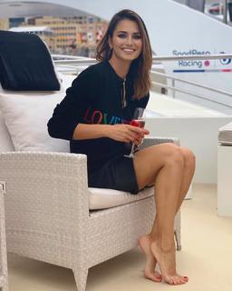 Anna Safroncik feet photo thumbnail