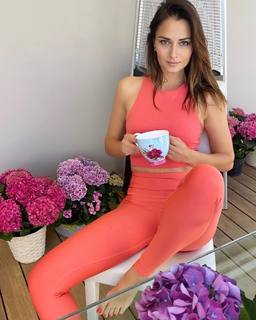 Anna Safroncik feet photo thumbnail