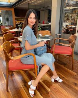 Anna Safroncik feet photo thumbnail