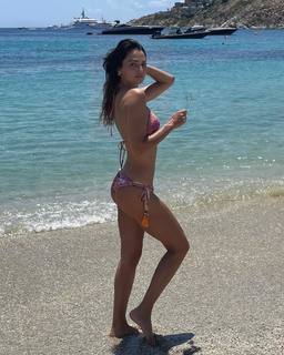 Anna Safroncik feet photo thumbnail