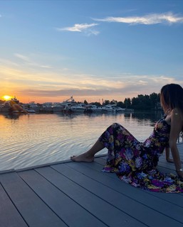 Anna Safroncik feet photo thumbnail