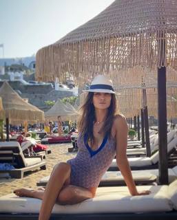 Anna Safroncik feet photo thumbnail