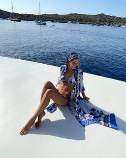 Anna Safroncik feet photo thumbnail