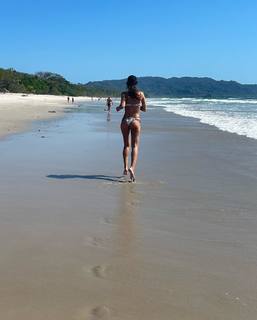 Anna Safroncik feet photo thumbnail