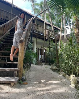 Anna Safroncik feet photo thumbnail