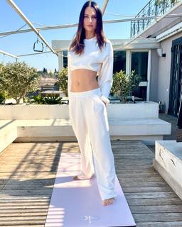 Anna Safroncik feet photo thumbnail