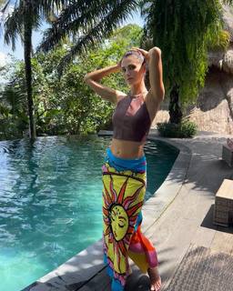 Anna Safroncik feet photo thumbnail
