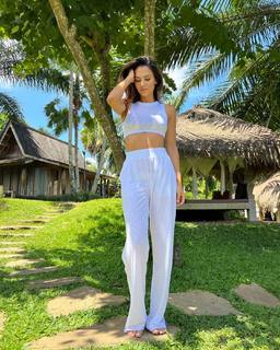 Anna Safroncik feet photo thumbnail