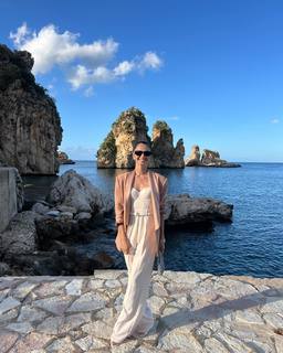 Anna Safroncik feet photo thumbnail