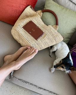 Anna Safroncik feet photo thumbnail