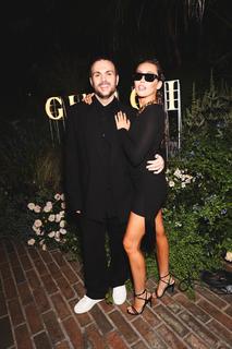 Miley Cyrus feet photo thumbnail