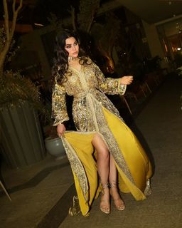 Haifa Wehbe feet photo thumbnail