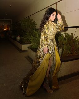 Haifa Wehbe feet photo thumbnail
