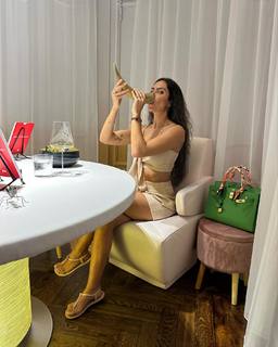 Cristina Pedroche feet photo thumbnail