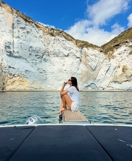 Anna Safroncik feet photo thumbnail