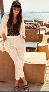 Hannah Simone feet photo 5