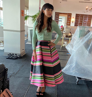 Hannah Simone feet photo 3