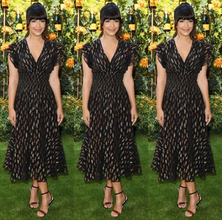 Hannah Simone feet photo 1