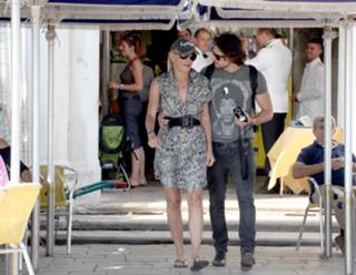 Sharon Stone feet photo thumbnail