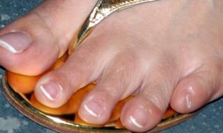 Sharon Stone feet photo thumbnail