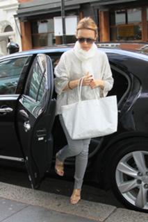 Kylie Minogue feet photo thumbnail